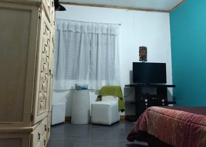 Guest house Roomie House *